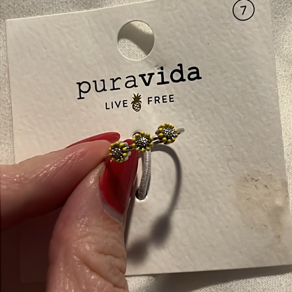 Flower ring - Picture 2 of 3